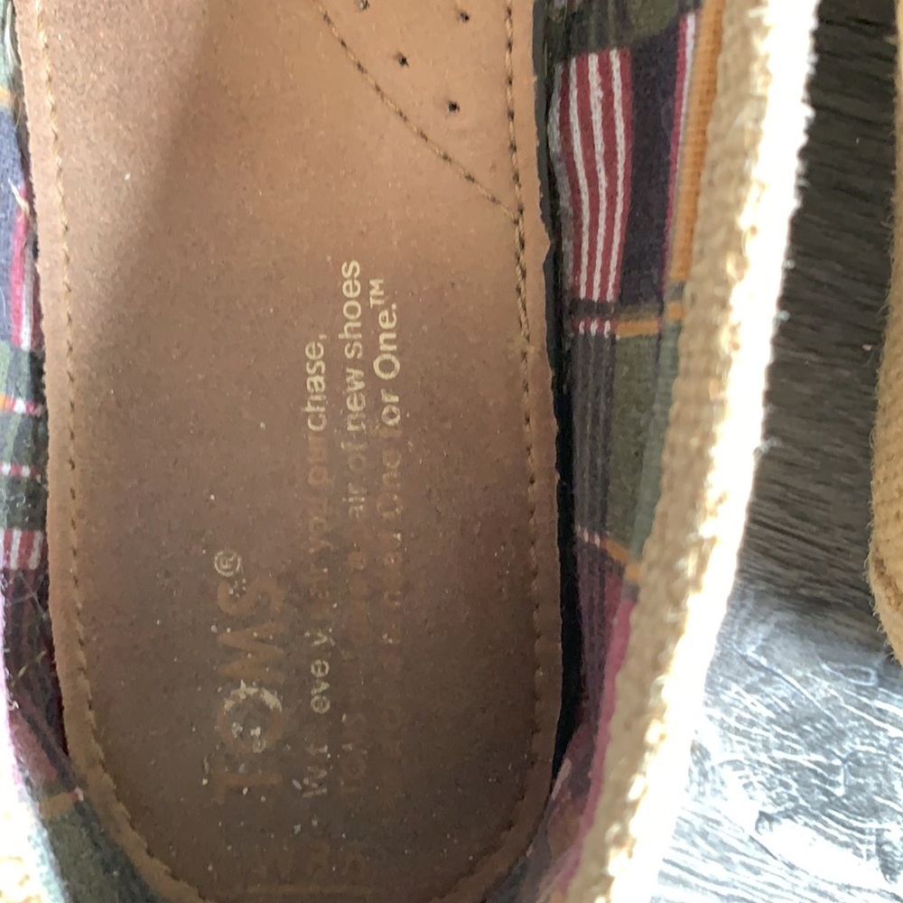 Toms - Picture 3 of 7